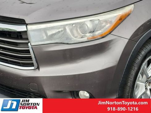 Used 2016 Toyota Highlander Limited AWD/4WD image 10