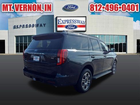 Used 2025 Ford Expedition Active AWD/4WD image 7