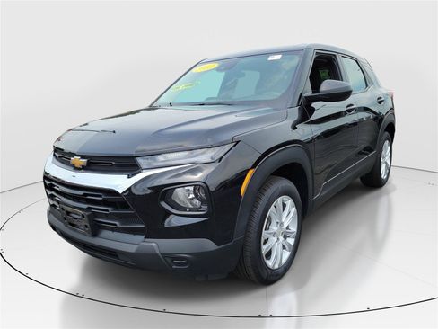 Used 2023 Chevrolet TrailBlazer LS FWD image 2