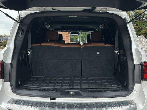 Used 2022 INFINITI QX80 Sensory image 7