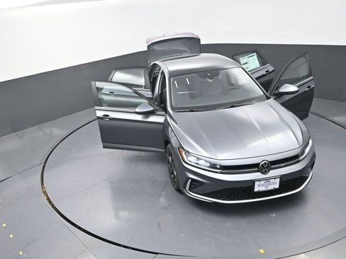 New 2026 Volkswagen Jetta SE image 29