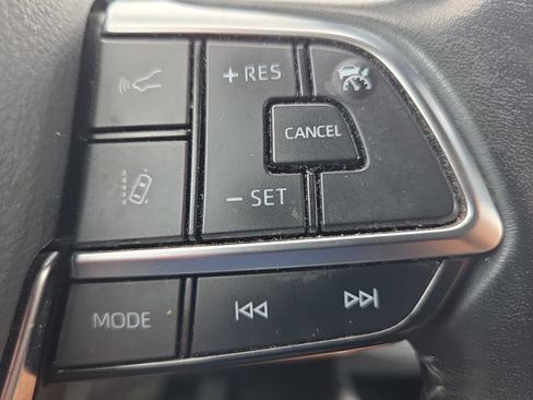 Used 2021 Toyota Highlander LE AWD/4WD image 23