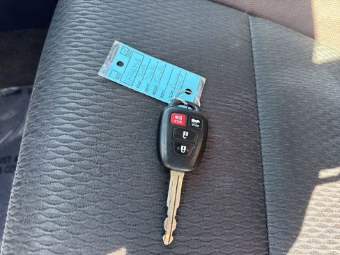 Used 2019 Toyota Corolla LE image 28