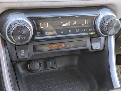 Used 2021 Toyota RAV4 XLE Premium image 25