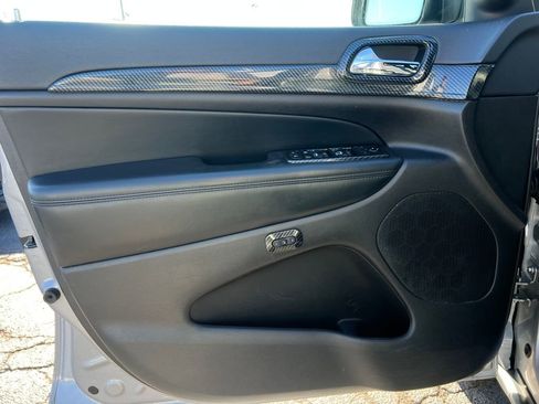 Used 2021 Jeep Grand Cherokee Limited image 16