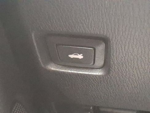 Used 2017 MAZDA MAZDA3 Sport image 25