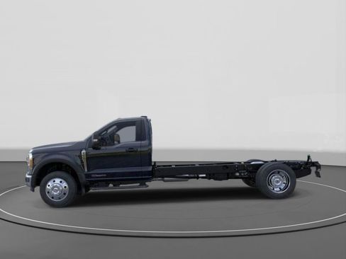 New 2025 Ford F550 2WD Regular Cab Super Duty image 3