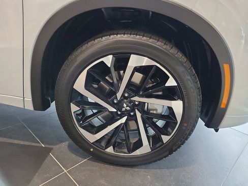 New 2025 Mitsubishi Outlander SEL image 5