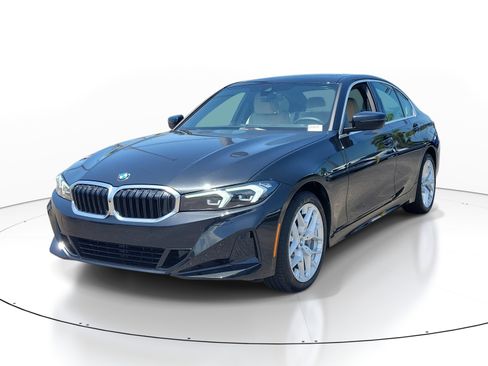 Used 2025 BMW 330i Sedan w/ Premium Package RWD image 3