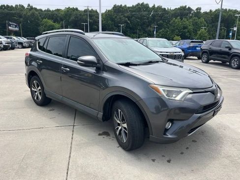 Used 2018 Toyota RAV4 XLE FWD image 9
