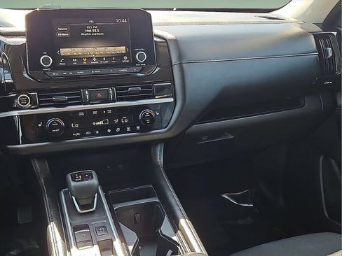 Used 2024 Nissan Pathfinder SV FWD image 16