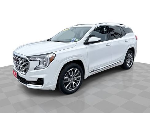 Used 2022 GMC Terrain Denali image 1