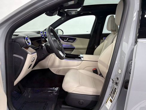 Used 2025 Mercedes-Benz GLC 350e GLC 350e w/ Driver Assistance Package image 8
