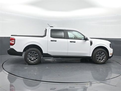 New 2025 Ford Maverick XLT image 8