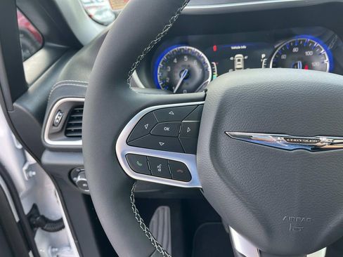 New 2026 Chrysler Pacifica Select image 18