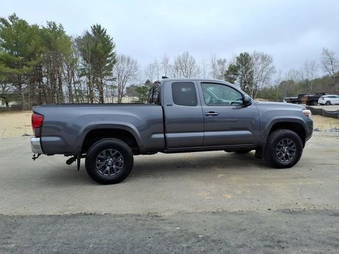 Used 2021 Toyota Tacoma SR5 w/ SR5 Appearance Package (SM) AWD/4WD image 4