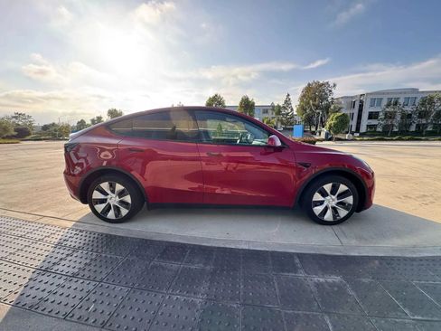 Used 2022 Tesla Model Y Long Range AWD/4WD image 5