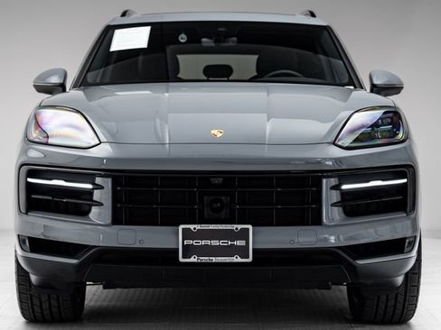 Certified 2025 Porsche Cayenne AWD/4WD image 30