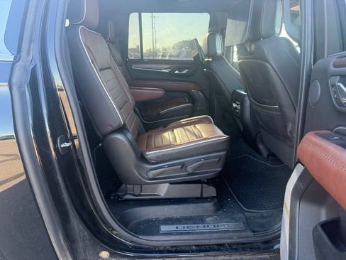 Used 2024 GMC Yukon XL Denali Ultimate AWD/4WD image 15
