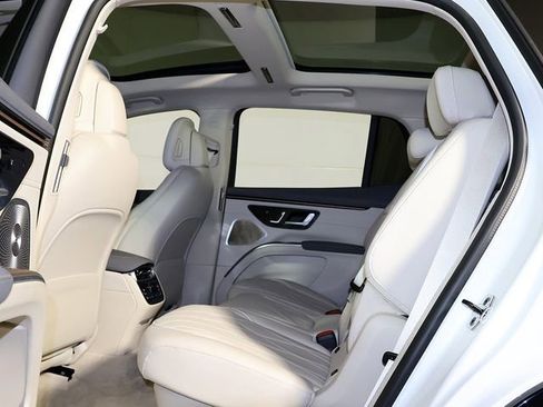 Used 2023 Mercedes-Benz EQS 580 4MATIC SUV image 14
