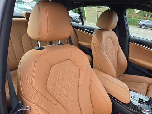 Used 2023 BMW 530e xDrive w/ Premium Package image 13