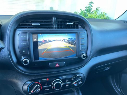 Used 2025 Kia Soul LX w/ LX Technology Package FWD image 22