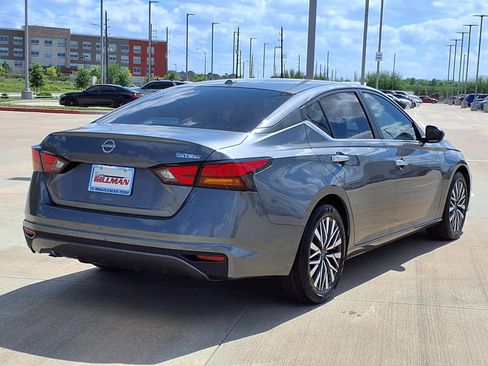 Used 2025 Nissan Altima 2.5 SV image 7
