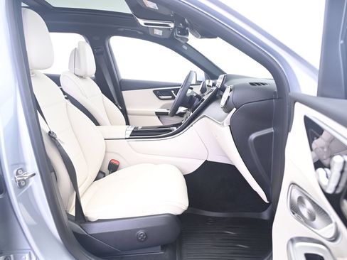 Used 2026 Mercedes-Benz GLC 300 4MATIC image 23