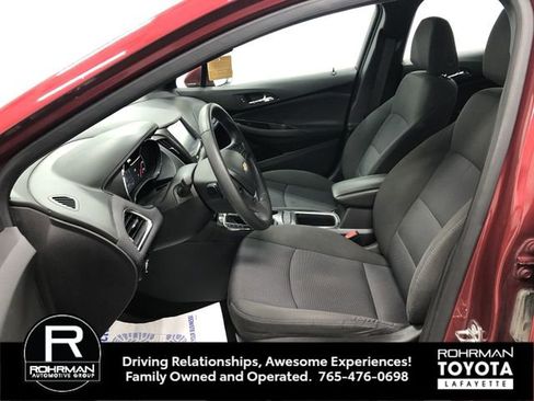 Used 2018 Chevrolet Cruze LT w/ Sun And Sound Package image 11