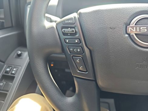 Used 2025 Nissan Frontier SV RWD image 18