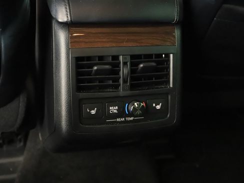 Used 2014 Toyota Avalon Limited w/ Technology Package FWD image 22