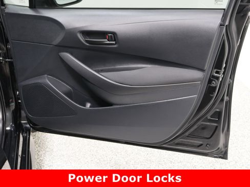 Used 2025 Toyota Corolla LE image 31