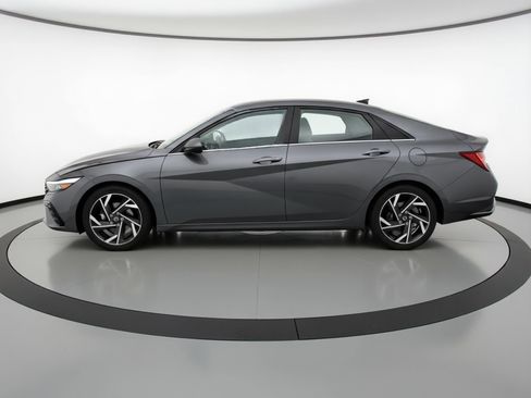 Used 2025 Hyundai Elantra SEL FWD image 5