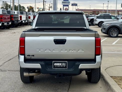 Used 2024 Toyota Tacoma TRD Off-Road image 5