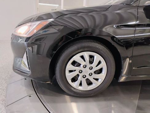 Used 2020 Hyundai Elantra SE w/ Cargo Package (C1) FWD image 11