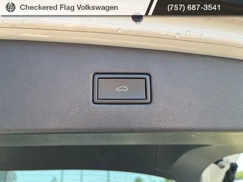 Used 2022 Volkswagen Tiguan SE FWD image 34