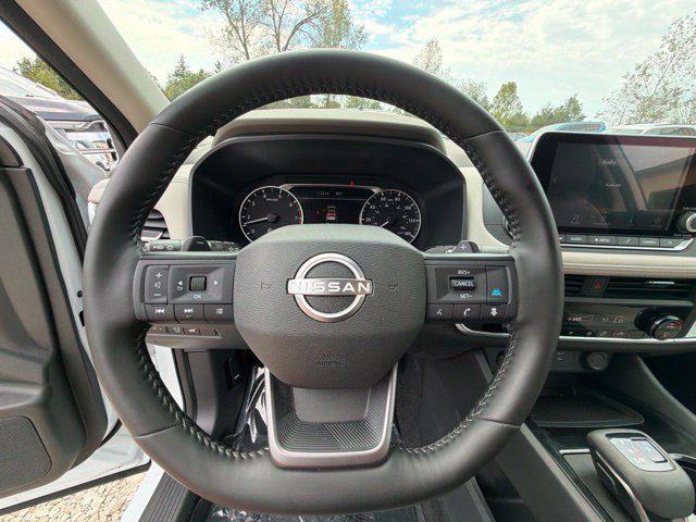 Used 2025 Nissan Rogue SV AWD/4WD image 28