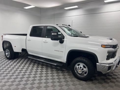 Used 2024 Chevrolet Silverado 3500 LT image 4