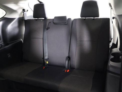 Used 2024 Toyota Highlander LE image 34