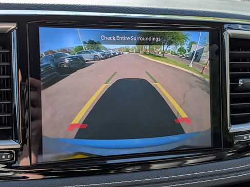 Used 2023 Chrysler Pacifica Touring-L FWD image 28