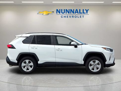 Used 2020 Toyota RAV4 XLE FWD image 6