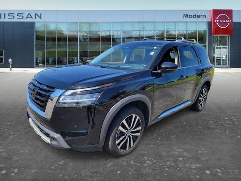 Used 2023 Nissan Pathfinder Platinum FWD image 1