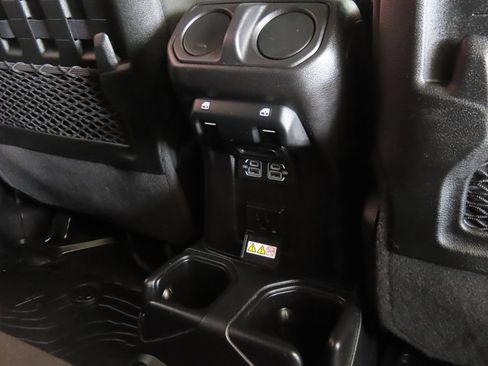 Used 2021 Jeep Wrangler Unlimited Rubicon AWD/4WD image 33