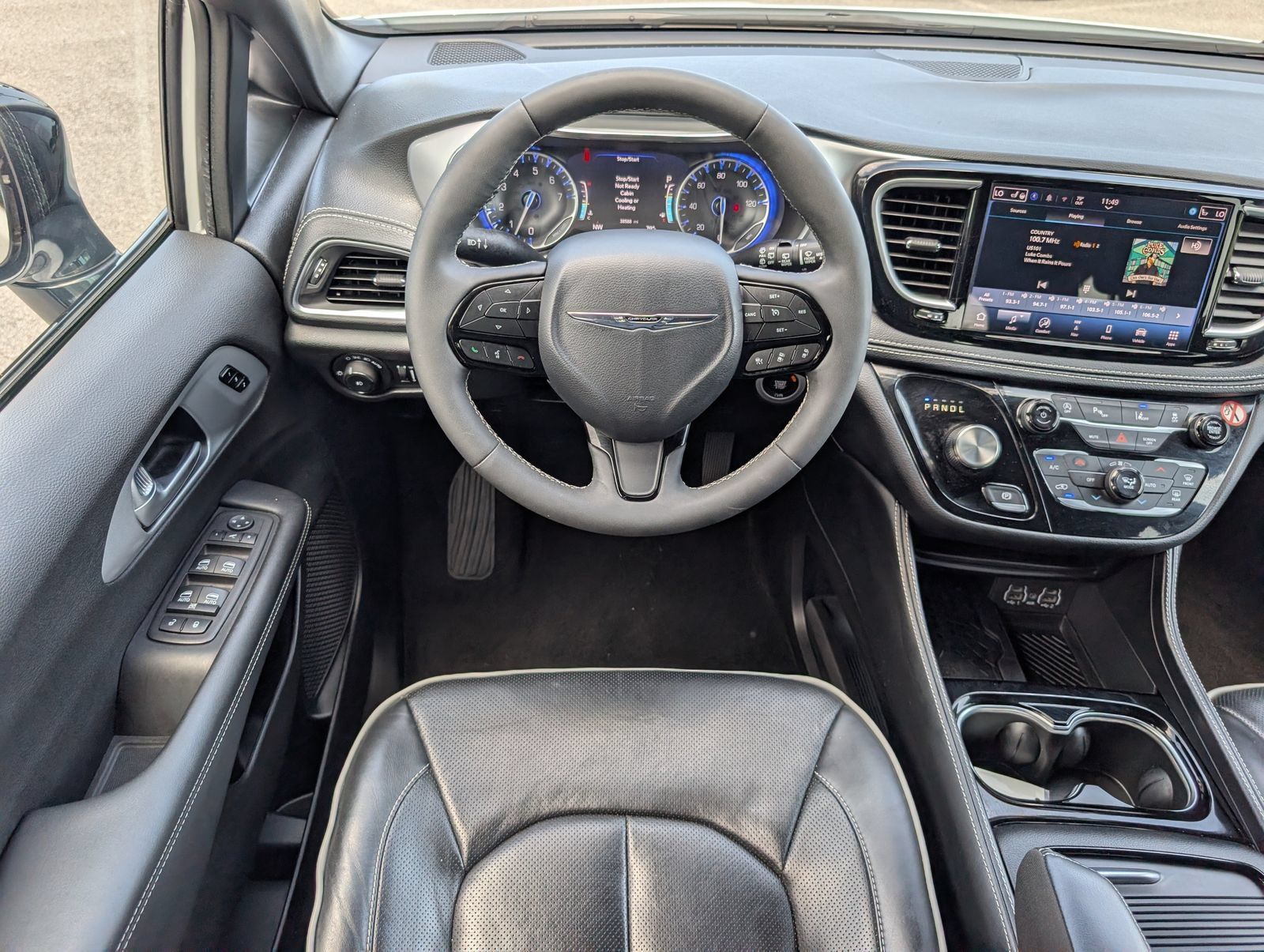 Used 2025 Chrysler Pacifica Limited FWD image 19