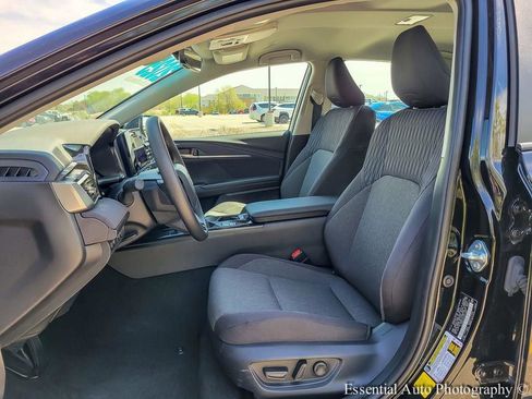 Used 2025 Toyota Camry LE w/ Convenience Package FWD image 8