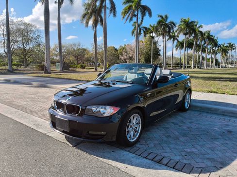 Used 2011 BMW 128i Convertible RWD image 2