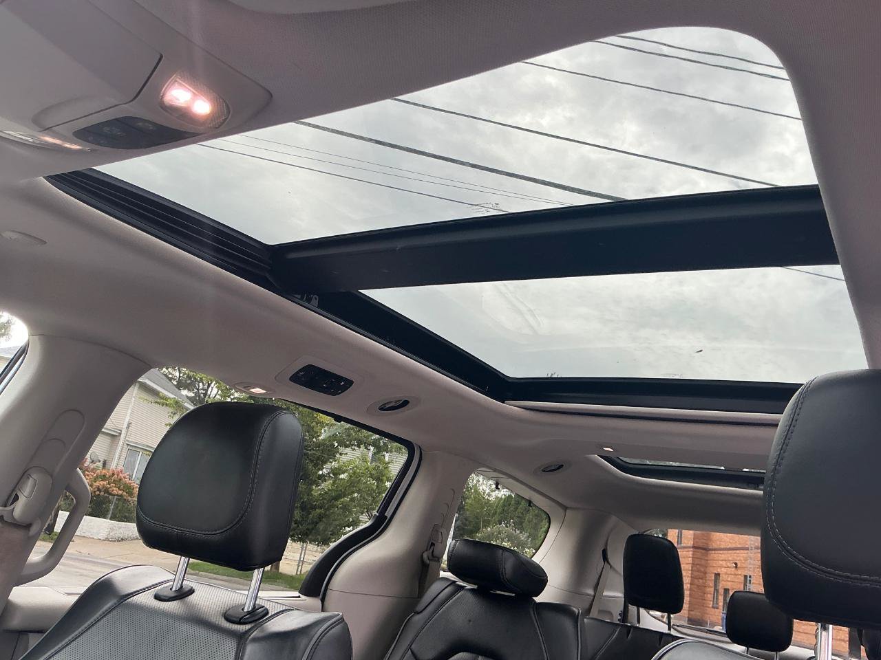 Used 2018 Chrysler Pacifica Limited FWD image 25
