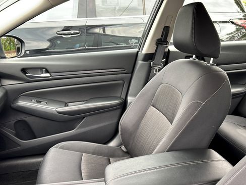 Used 2025 Nissan Altima 2.5 SV FWD image 9