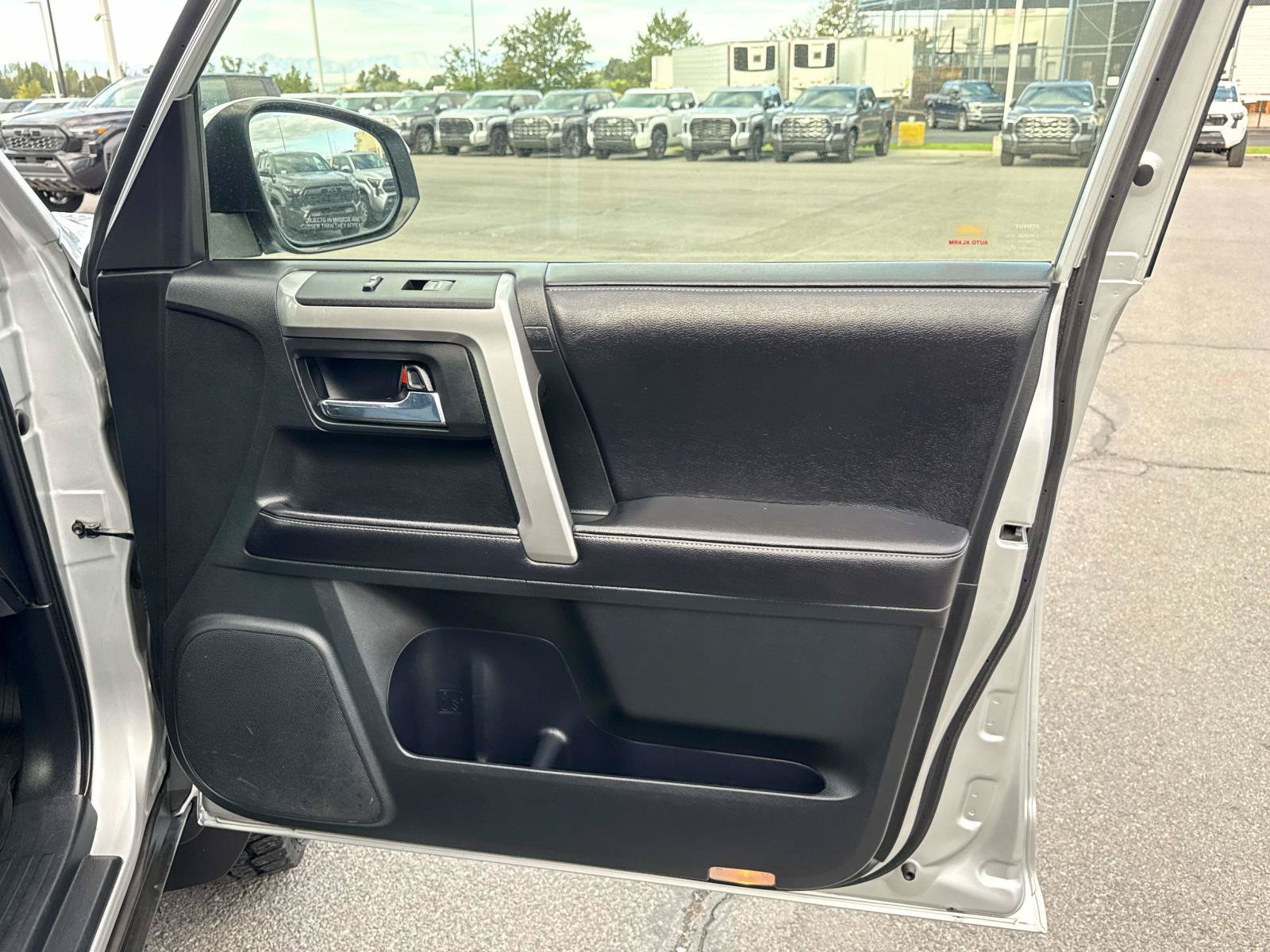 Used 2016 Toyota 4Runner SR5 AWD/4WD image 19