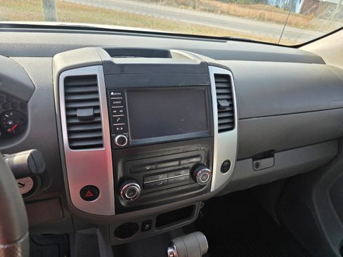 Used 2019 Nissan Frontier SV image 7